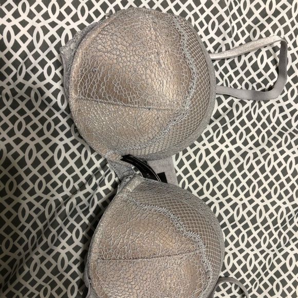 Vs bombshell size 32c